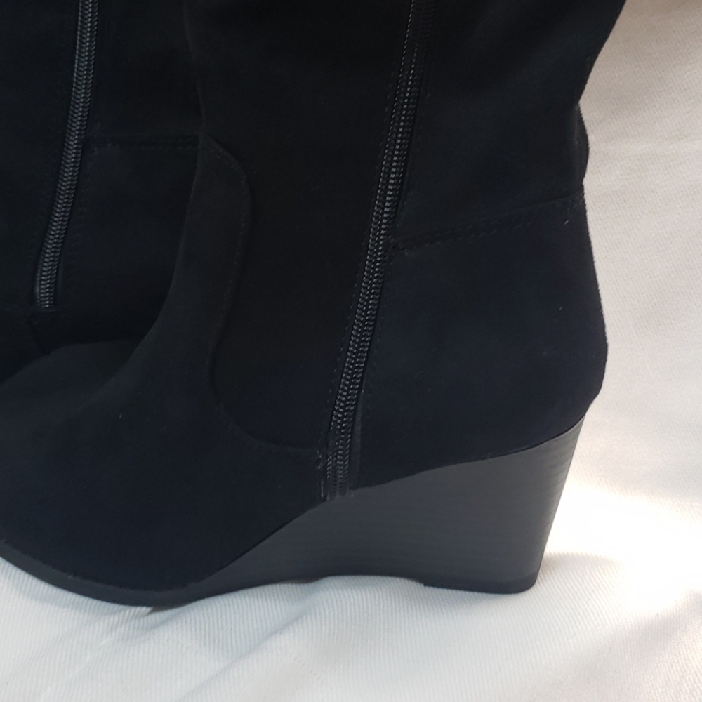 Boots - Picture 4 of 8